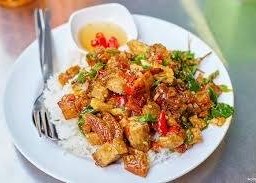 ครัวลดา อาหารตามสั่งจ้า หน้าโรงพยาบาลสรรพสิทธิ์(ซอยวัตสัน)