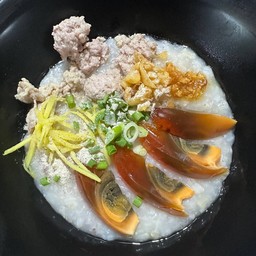 โจ๊กหมูสับไข่เยี่ยวม้า