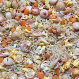 ข้าวผัดไส้กรอก