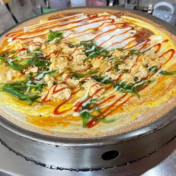 เครปร้อน พิซซ่า+ไข่ไก่+ยำส่าหร่าย+หมูหยอง