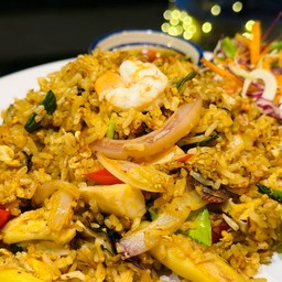 ข้าวผัดต้มยำทะเล จานใหญ่