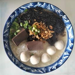 ก๋วยจั๊บญวนลูกชิ้นหมู+สาหร่าย