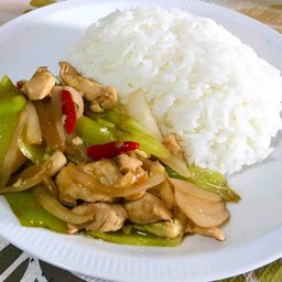 ผัดพริกหยวก ราดข้าว