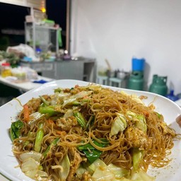 เตี๋ยวเรือกะลากะทิสดทีเด็ดกะเพราถาด