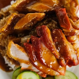 ข้าวหมูแดง หมูกรอบ พิเศษ