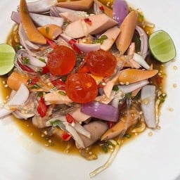 ยำไส้กรอก+ไข่แดงเค็มเต็มใบ