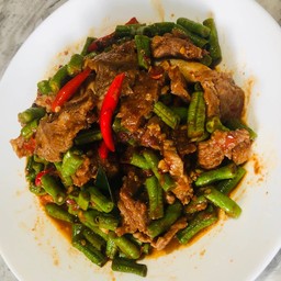 ข้าวราดพริกแกงผัดถั่ว