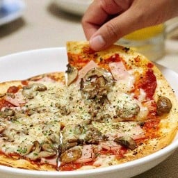 Salmon Diamond and Pizza พิซซ่า and อาหารจานเดียว Salmon Diamond