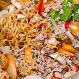 ยำมาม่าหมูสับ