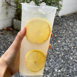 เลม่อนน้ำผึ้งโซดาแก้วใหญ่