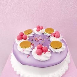 เค้กวนิลาหน้าครีมนมสดสีม่วง