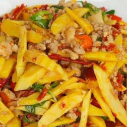 ผัดกะเพราหน่อไม้