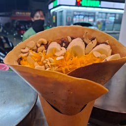 เครปสุดโปรดไส้ทะลัก-หน้าเซเว่นดวงกมล