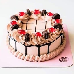 เค้กช็อกโกแลตนมสดหน้าตารางแต่งเยลลี่ซูโม่