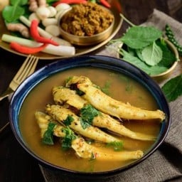 แกงพริกปลาทรายใบยี่หร่า