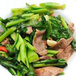 คะน้าหมูชิ้นราดข้าว