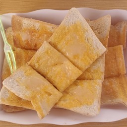 ป๋องแป้ง ปังปิ้งถ่าน ( หน้าวัดสาลวัน )