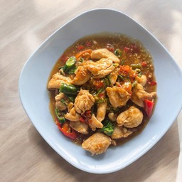 กะเพราไก่ (กับข้าว)