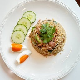 ข้าวผัดแกงเขียวหวานหมู