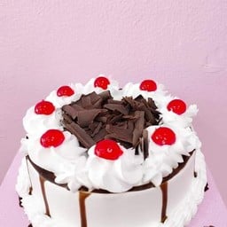 เค้กวนิลานมสดหน้าเยลลี่ช็อคขูด