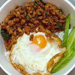 กระเพราติดฟัน
