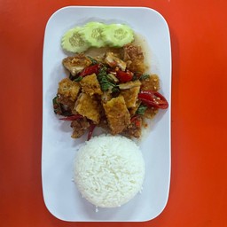 ข้าวกะเพราไก่กรอบ