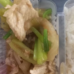 ข้าวผัดพริกหยวกเริ่มต้น75บาท