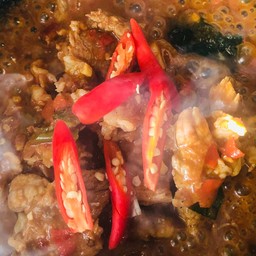 ข้าวราดผัดพริกแกงเนื้อ