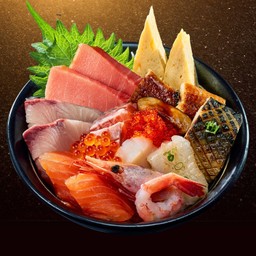 ข้าวหน้าปลาดิบรวมพิเศษ 12 อย่าง