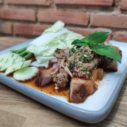 ลาบหมูกรอบ