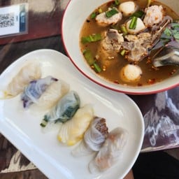 ก๋วยเตี๋ยวปากหม้อคุณน้ำพัทยา ปั๊มเชลล์ บางละมุงขาออก