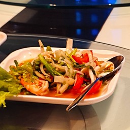 ยำคะน้ากรอบกุ้งสด