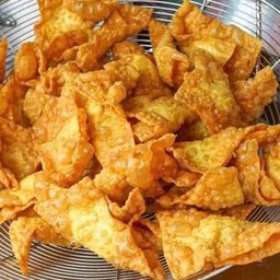 Fried Dumplings Shaken With Cheese Powder + Paprika Powder, Served With Dip Cheese