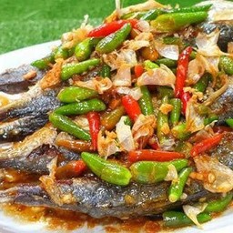 ปลาทูทอดราดพริกขี้หนู+ข้าว(ปลา2ตัว)