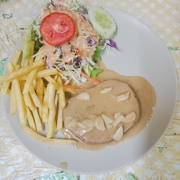 สเต๊กแฮมรมควันซอสเห็ด