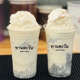 มะพร้าวน้ำหอมนมสดปั่นเม็ดแมงลัก