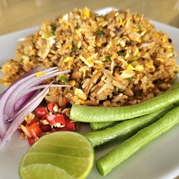 ข้าวผัดปลากระป๋อง