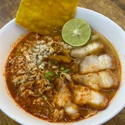 ก๋วยเตี๋ยวหมูต้มยำ หมูกรอบ+หมูสับ