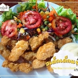 สลัดไก่กรอบ