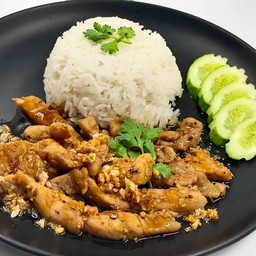 ข้าวหมูกระเทียมนุ่มชุ่มฉ่ำ