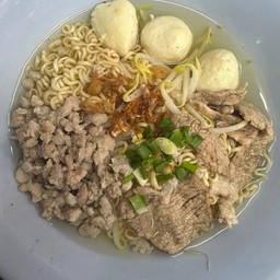 ก๋วยเตี๋ยวหมูน้ำใส หมูสด+หมูสับ+ลูกชิ้น