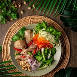 ยำแหนมสด