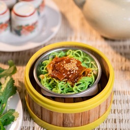 บะหมี่หยกหมูนํ้าเเดง