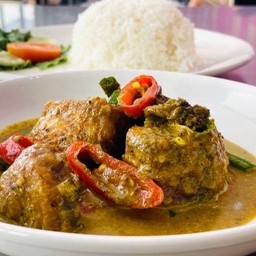 ข้าวปลากระพงผัดพริกแกง