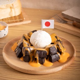 โทสต์โชคุงปัง ชาโคล รสชาไทย+ไอศครีมกะทิ