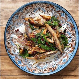 ปลาทูผัดกะเพราราดข้าว