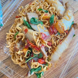 มาม่ากระเพราหมูกรอบ