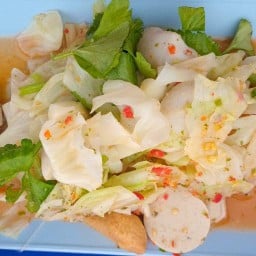 ยำลูกชิ้นแซ่บปาก