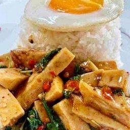 ข้าวกะเพราหมูยอ (ข้าวหอมมะลิสุรินทร์)