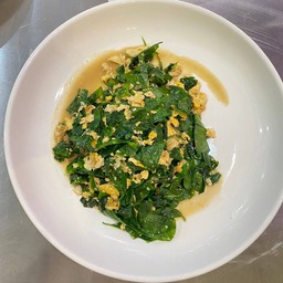 ใบเหรียงผัดไข่